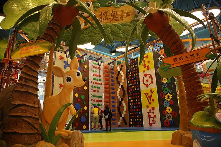 kids indoor play area equipment